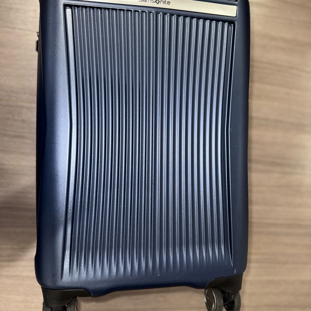 Samsonite Dark Blue Carryon Spinner Suitcase